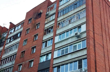 В Курске ночью БПЛА врезался в жилой дом