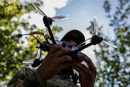 Украинский БПЛА атаковал предприятие в Курской области