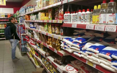 Жители Аргентины массово начали грабить магазины