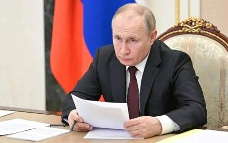 Путин упразднил переводы между счетами разных банков