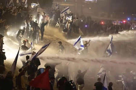 Более ста человек пострадали в ходе акции протеста беженцев из Эритреи в Тель-Авиве