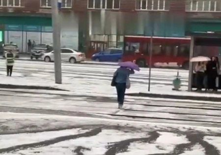 В Новосибирске выпал крупный град