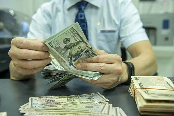 Курс доллара может достичь отметки 130 рублей к концу года