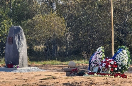На месте крушения самолёта Пригожина установили памятник