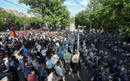 В Ереване начались митинги из-за обстановки в Нагорном Карабахе