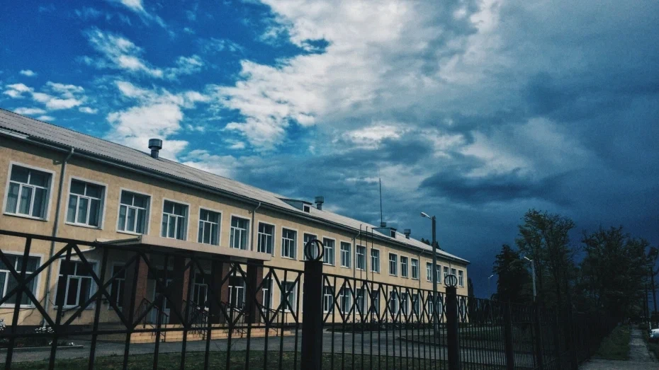 В Ростовской области подросток напал с ножом на людей в школе