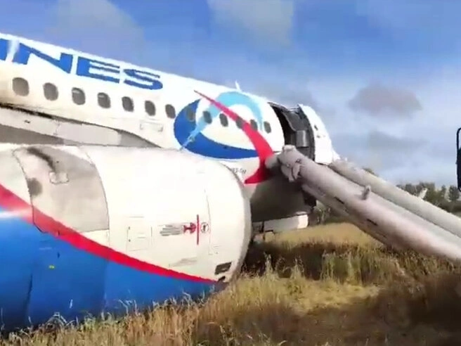 Пассажирка записала аудио перед аварийной посадкой Airbus в поле