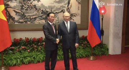 Владимир Путин проводит первую встречу в Пекине с президентом Вьетнама
