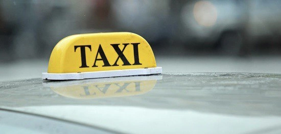В Санкт-Петербурге таксист сломал пассажиру ногу