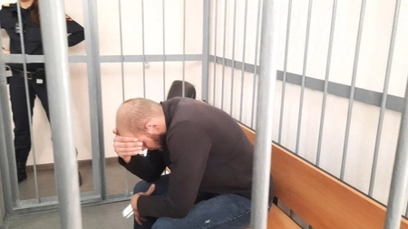 Жительница Урала устроила ДТП, спасаясь от мужчины пригвоздившего ее к доске