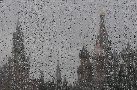 В Москве начался мощный дождь и ветер порывом 21 м. в секунду
