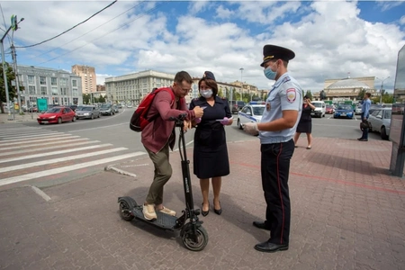 В Москве начнут отслеживать самокатчиков, нарушающих ПДД