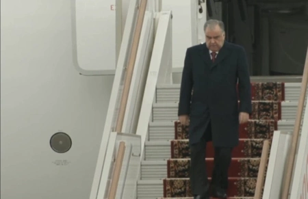 Президент Таджикистана прибыл с официальным визитом в Москву