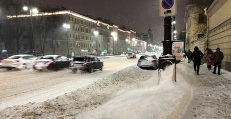 В Петербурге губернатор призвал переводить на удаленку сотрудников в непогоду