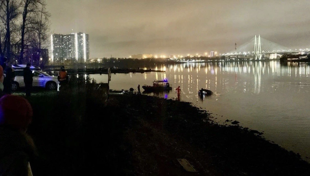 В Санкт-Петербурге беременная девушка утонула в машине