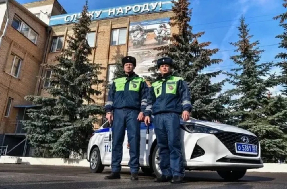 В Подмосковье сотрудник Госавтоинспекции вынес ребенка из горящего здания