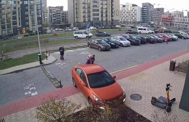 В Белоруссии к женщине под колеса попал ее малолетний сын