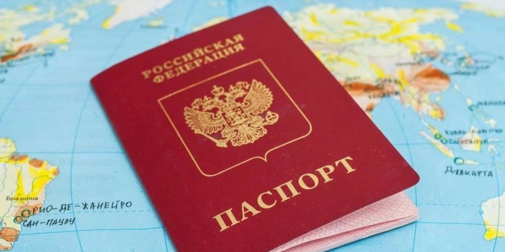 Сдача загранпаспортов становится обязательной при запрете на выезд из России