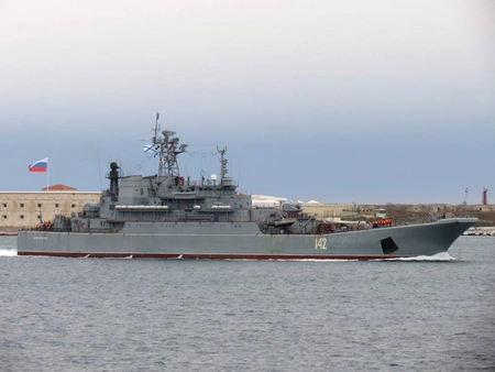 Минобороны РФ: большой десантный корабль «Новочеркасск» получил повреждения