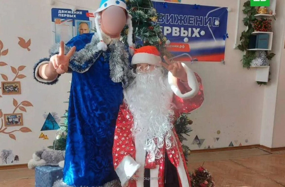 В Находке произошел скандал из-за физрука в костюме снегурочки