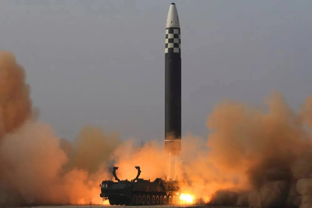 Северная Корея запустила неопознанную ракету