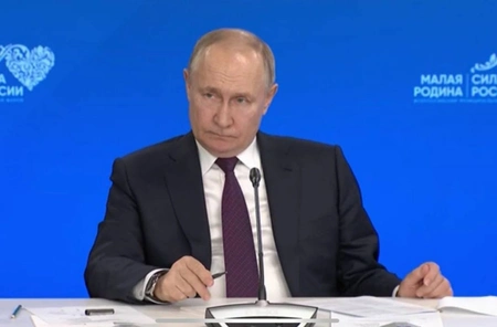 Владимир Путин дал несколько поручений правительству и МИД РФ