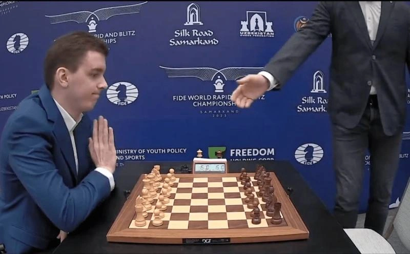 Польский гроссмейстер, отказавшийся пожать руку россиянину, ударился головой и больше не может играть в шахматы