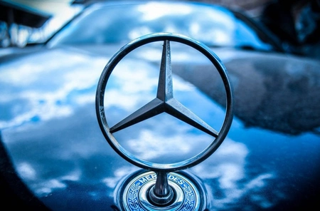 В Москве мужчина пытался угнать Mercedes два раза подряд