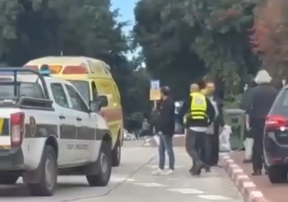 В Израиле в результате нападения с ножом и наезда автомобиля пострадали 17 человек