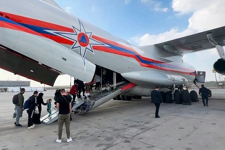 Борт МЧС доставил в Москву 35 россиян из Газы