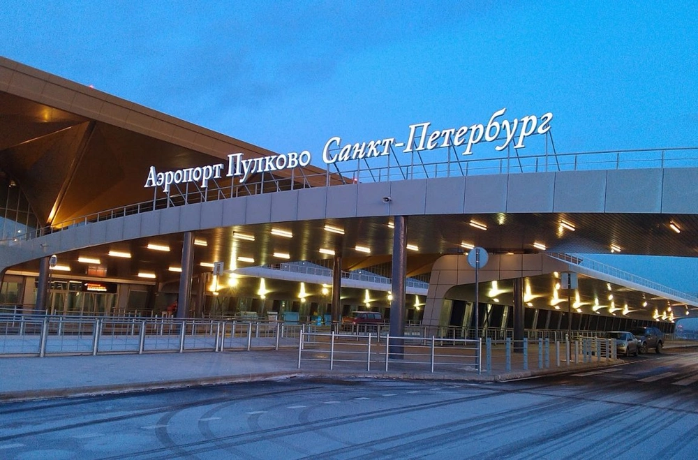 В Пулково совершил аварийную посадку самолет, направлявшийся в Мурманск