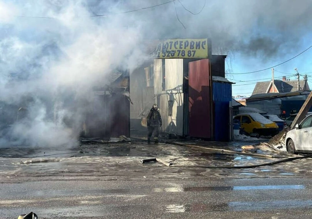 В Саратовской области на предприятии произошло возгорание, в результате три человека получили ожоги
