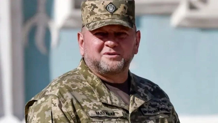 Зеленский присвоил звание героя Украины бывшему главнокомандующему ВСУ
