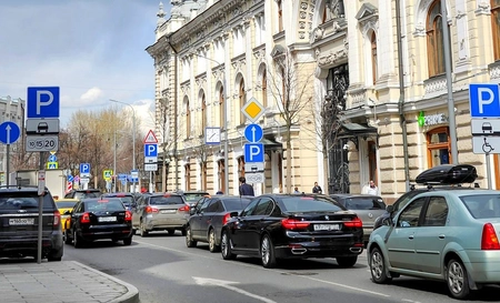Москве 8 и 9 марта парковки будут бесплатные