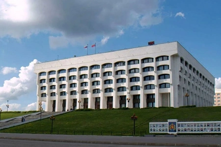 Возле здания правительства Владимирской области загорелся автомобиль
