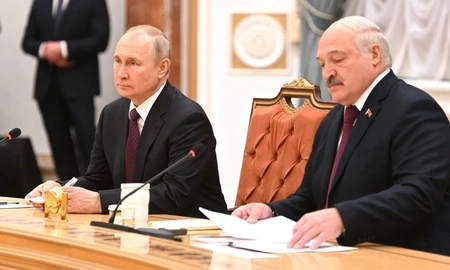 Владимир Путин приехал во Дворец независимости в Минске на переговоры с Лукашенко