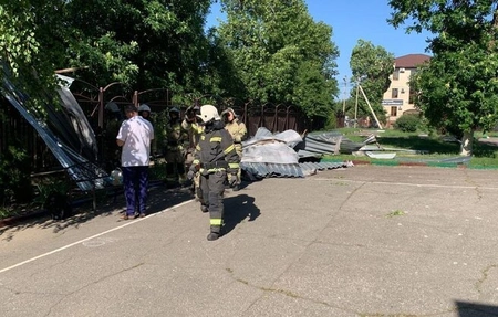 В Краснодаре12 детей пострадали из-за сорвавшейся кровли школы 