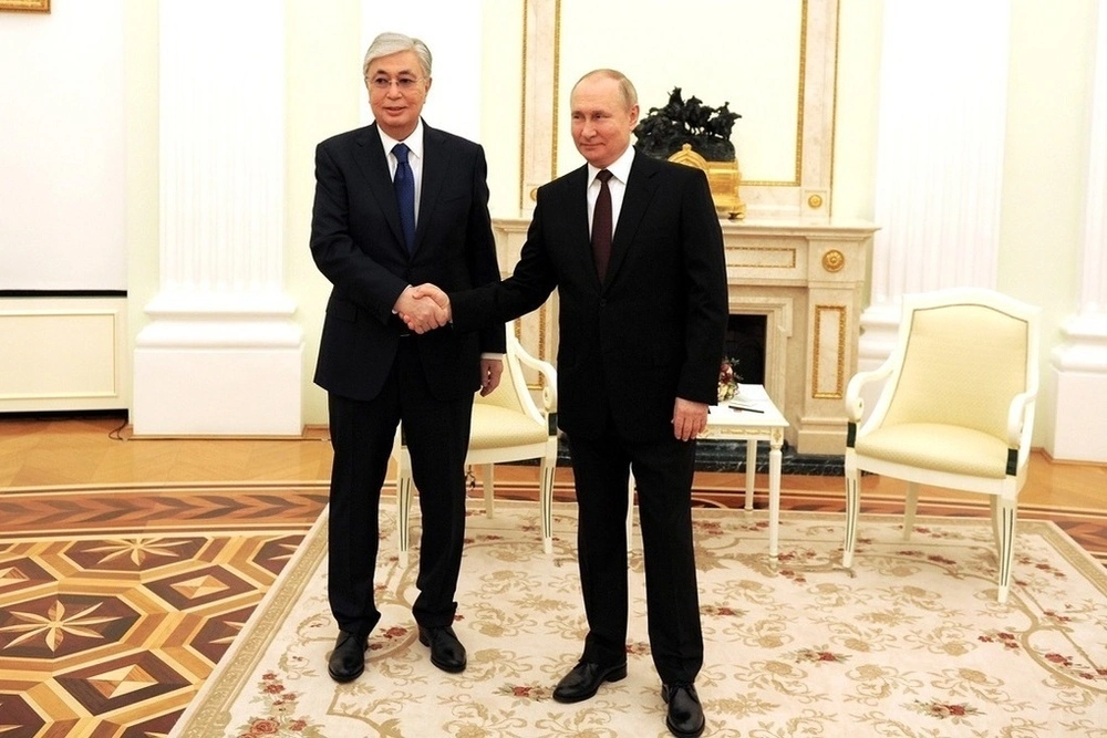 Президент Казахстана позвонил Владимиру Путину после терактов в Дагестане
