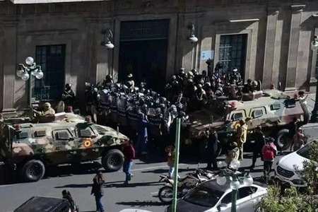Минобороны Боливии заявило о полном контроле ситуации после попытки переворота