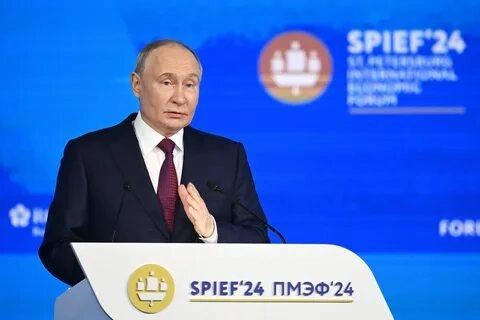 Владимир Путин выступил на пленарной сессии ПМЭФ