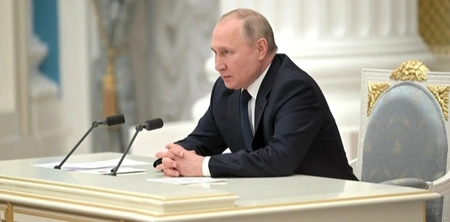 Владимир Путин на совещании Совбеза предложил обсудить меры обеспечения работы ОПК