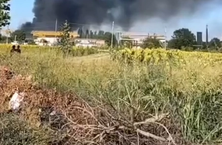 В Краснодаре загорелось производственное здание