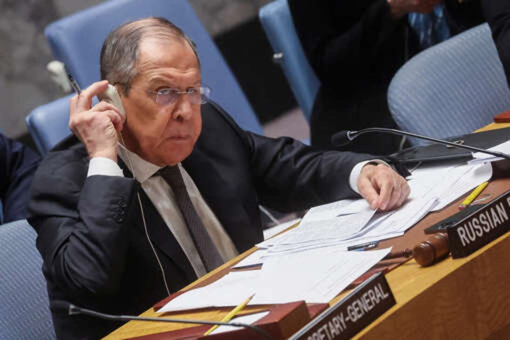 Главы РФ и Буркина-Фасо договорились о неразмещении первыми оружия в космосе