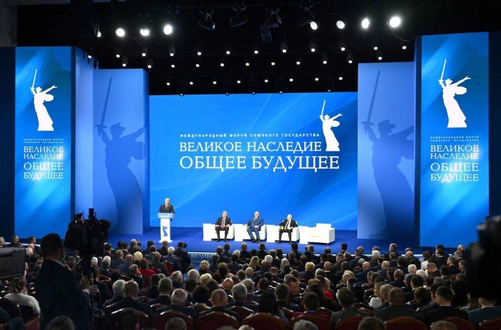 Путин и Лукашенко провели встречу в Волгограде на форуме Союзного государства