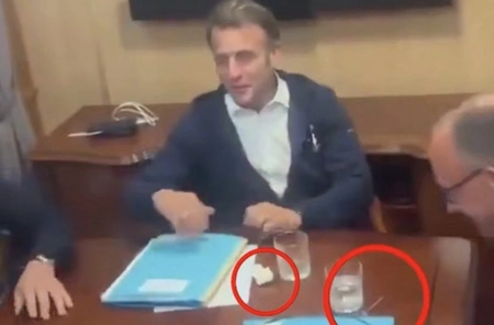 Видео с Макроном и Мерцем вызвало волну споров из-за странных предметов на столе в поезде на пути в Киев