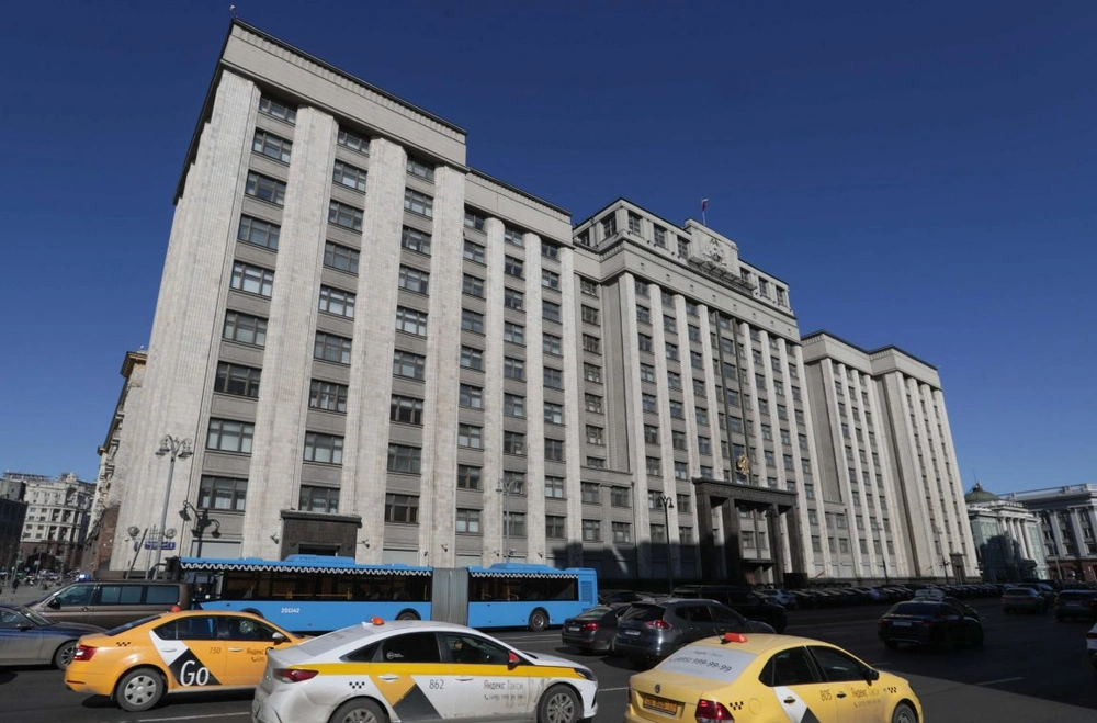 Госдума приняла закон об обязательном переходе таксистов на отечественные автомобили 