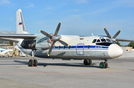 В Иркутской области пассажирский самолет Ан-24 выкатился за пределы ВПП 