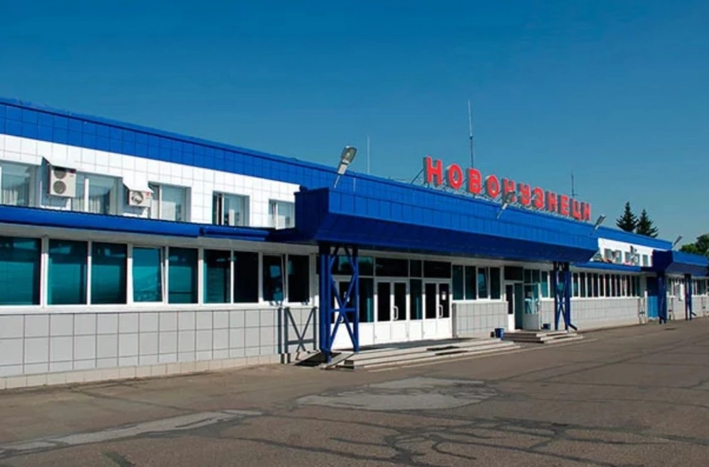 Мать оставила в самолете новорожденного ребенка, чтобы получить багаж 