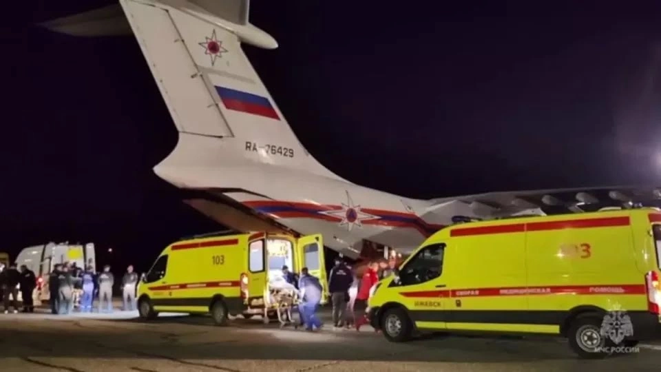 Шесть раненых в результате атаки дронов на Ижевск эвакуированы в Москву спецрейсом МЧС