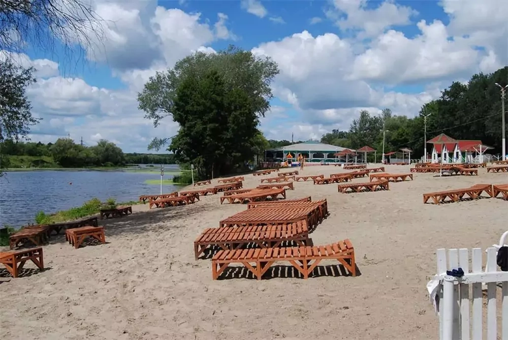 Беспилотники ВСУ атаковали городской пляж в Курске 